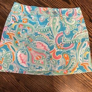 New York Company, size 8, scort, multi colored. In great shape.